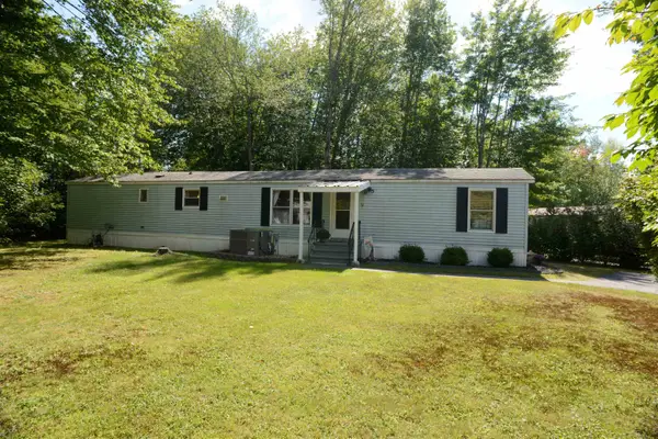 17 Brownstone Lane, Rochester, NH 03867