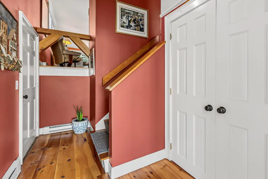 13 Hilltop Place, New London, NH 03257 - #3