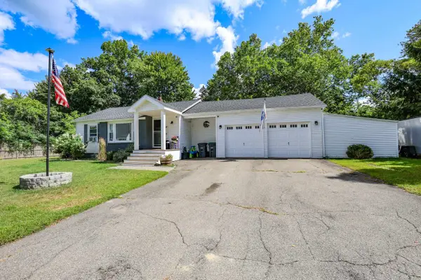 17 Coaker Avenue, Hooksett, NH 03106