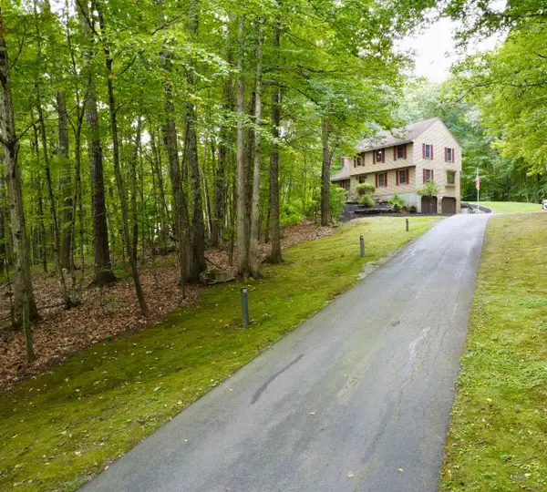 16 Windsor Drive, Merrimack, NH 03054