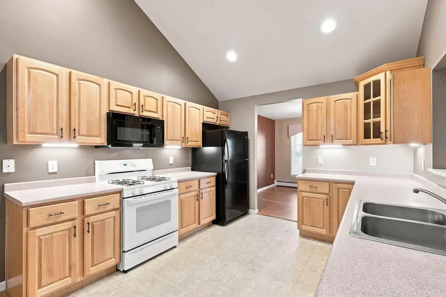6 Holly Circle, Bow, NH 03304 - #3