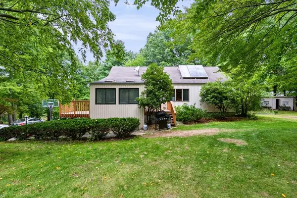 2 Quincy Drive, Derry, NH 03038