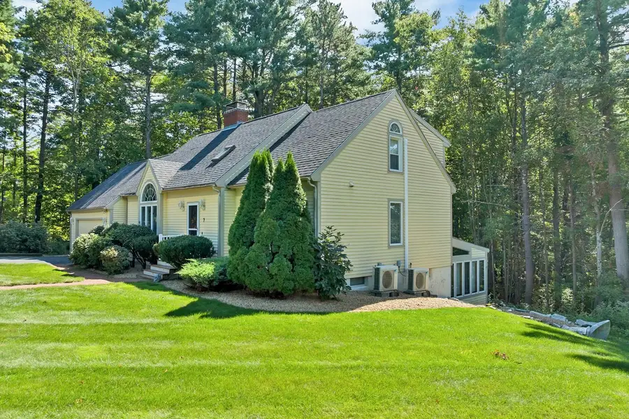 7 Virginia Court, Hooksett, NH 03106 - #2