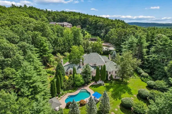 12 West Wind Drive, Bedford, NH 03110