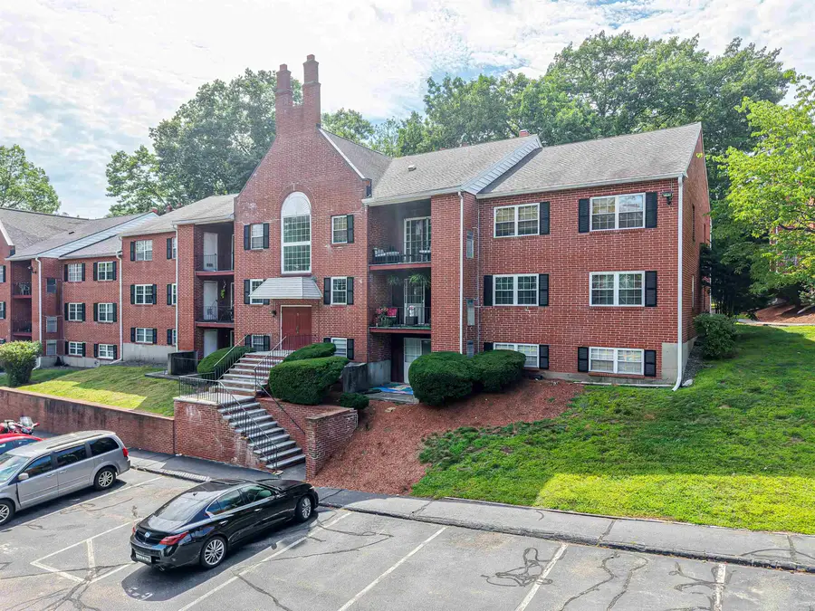 5 Louisburg Square #11, Nashua, NH 03060 - #2