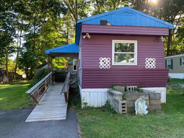 54 Barberry Lane, Raymond, NH 03077