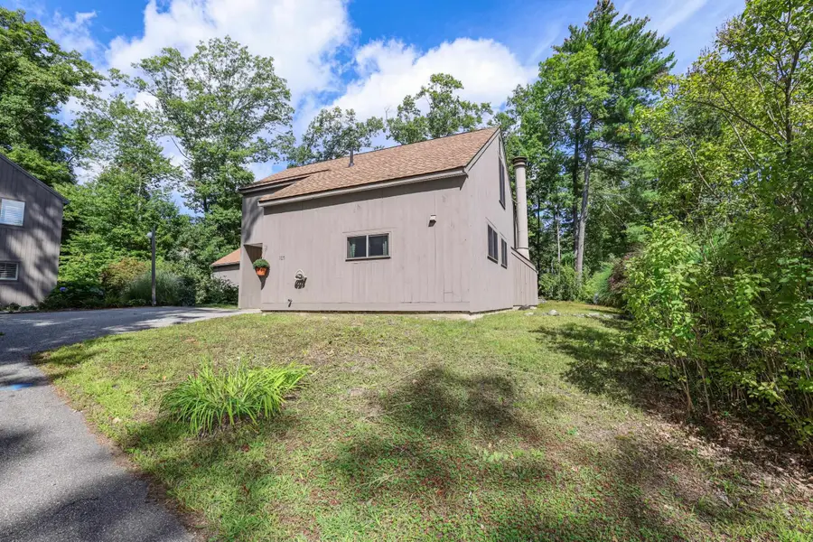 105 Coburn Woods Drive, Nashua, NH 03063 - #2