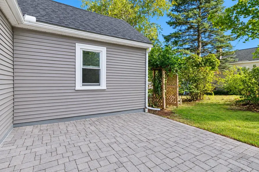 39 Hillside Avenue, Derry, NH 03038 - #3
