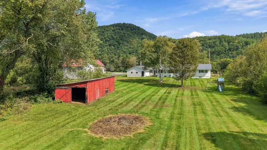 596 South Windsor Street, Royalton, VT 05068 - #2