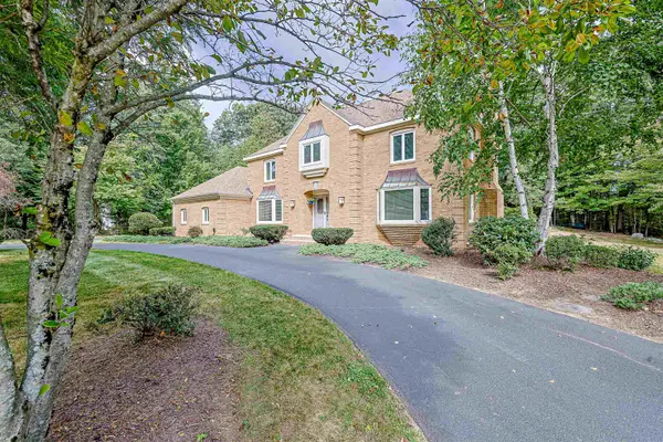 33 Indian Rock Road, Nashua, NH 03063