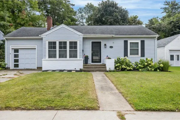 105 Saratoga Avenue, Burlington, VT 05408
