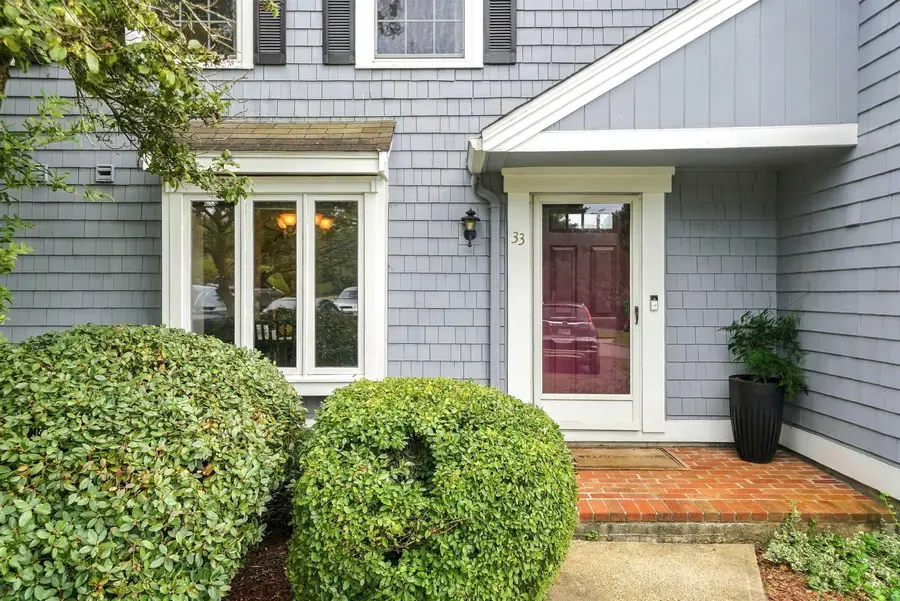 33 Meadowview Circle, Nashua, NH 03062 - #2