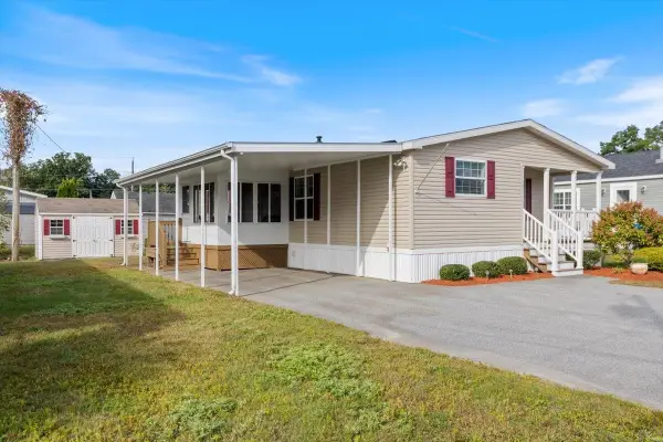 15 Hagop Road, Salem, NH 03079