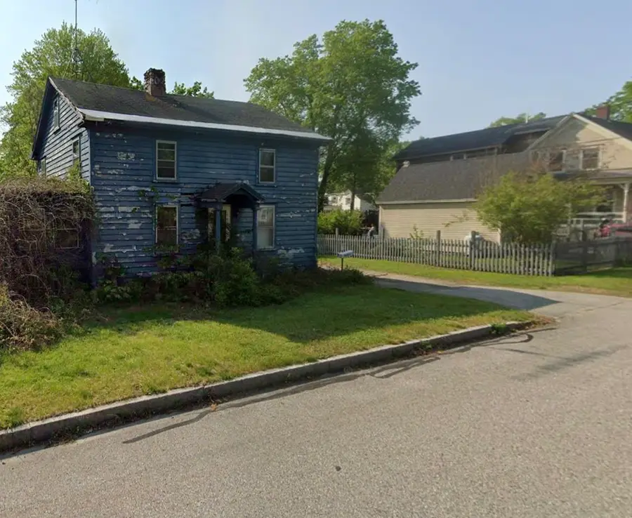 4 Warren Street, Rochester, NH 03868 - #2