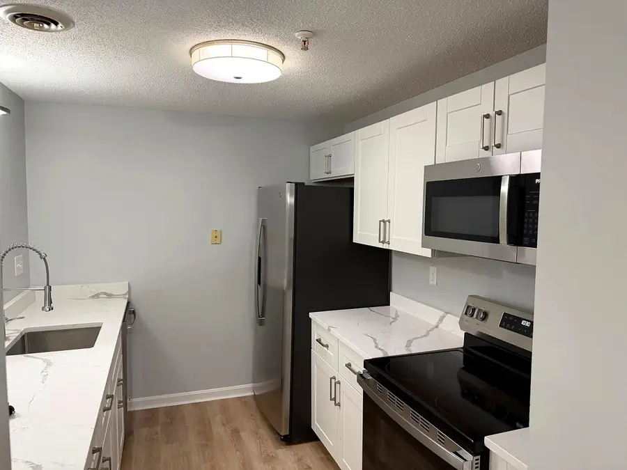 2 Mayfair Lane #101, Nashua, NH 03063 - #3