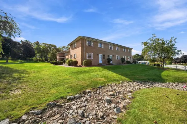 102 Elmwood Drive, Hudson, NH 03051