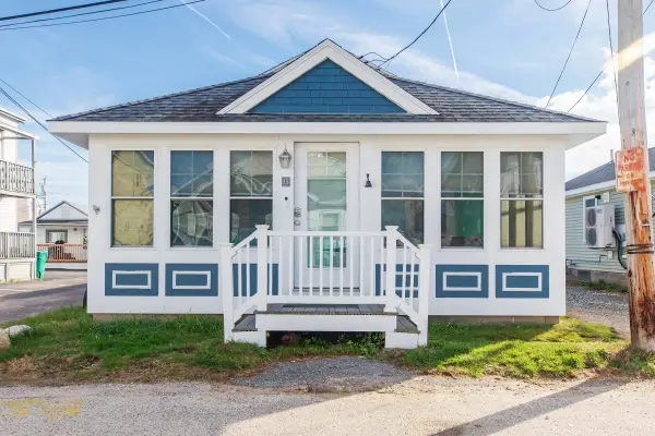 15 Perkins Avenue, Hampton, NH 03842