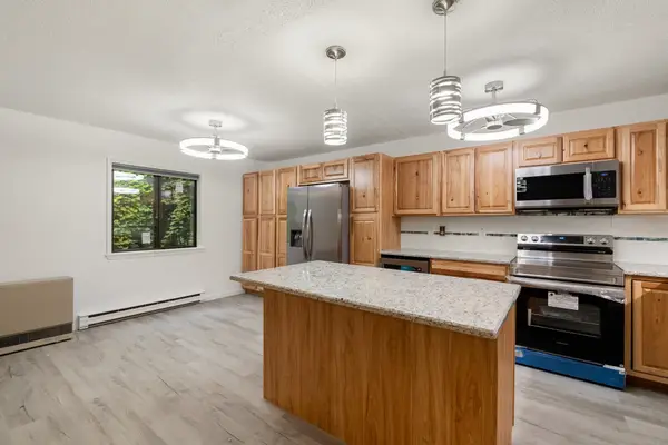 77 Bayberry Lane, South Burlington, VT 05403