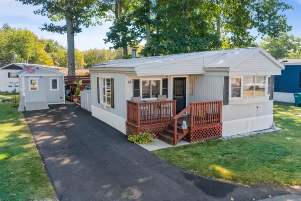14 Hickory Avenue, North Hampton, NH 03862