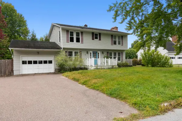 12 Woodland Place, South Burlington, VT 05403