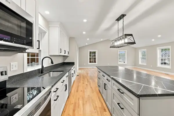 2 Blaisdell Court, Raymond, NH 03077
