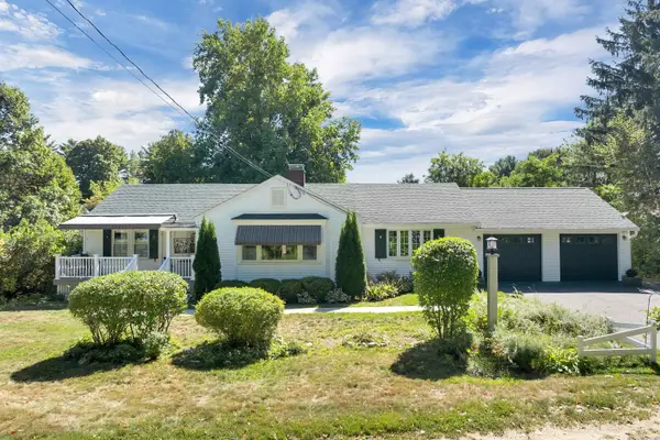 16 Canopache Road, Wolfeboro, NH 03894