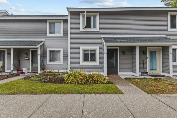 307 Sugartree Lane, South Burlington, VT 05403