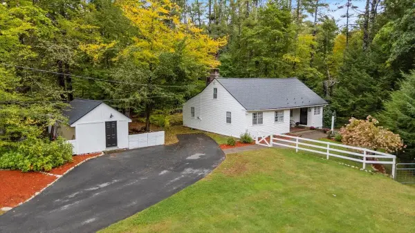 13 Old Stagecoach Road, Hopkinton, NH 03229
