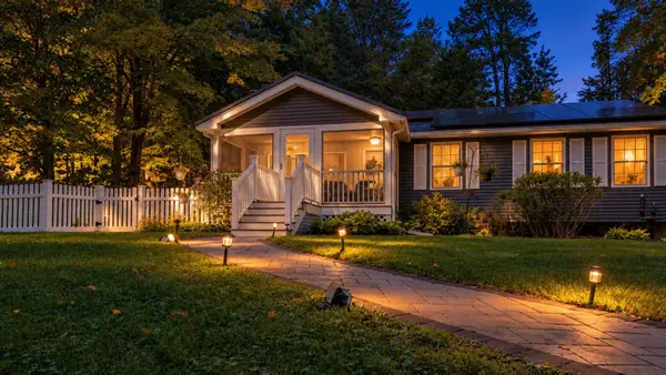11 Beach Drive, Kingston, NH 03848