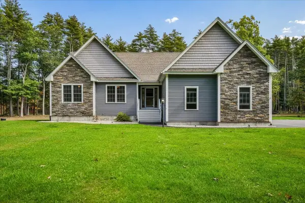 3 Moeckel Road, Windham, NH 03087