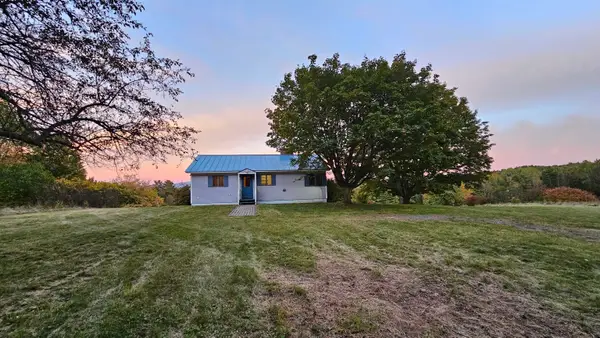 288 Old Stage Coach Road, Bradford, VT 05033
