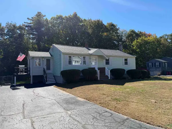 11 Royal Circle, Salem, NH 03079-2643