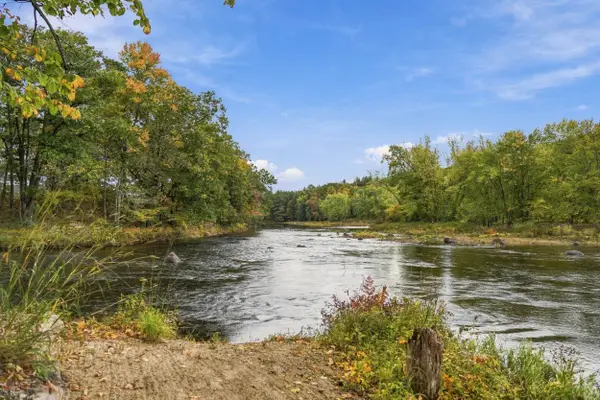735 Western Avenue, Henniker, NH 03242