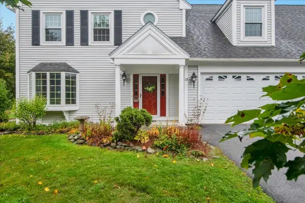 12 Peacham Lane, Essex Junction, VT 05452