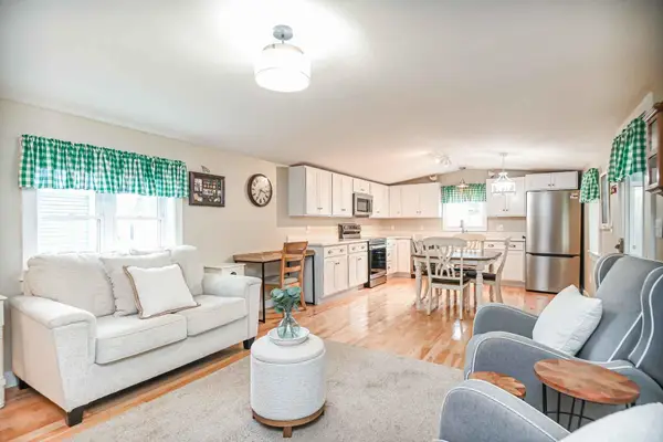 18 Seabreeze Drive, North Hampton, NH 03862