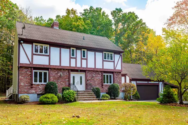 23 Golden Oaks Drive, Salem, NH 03079