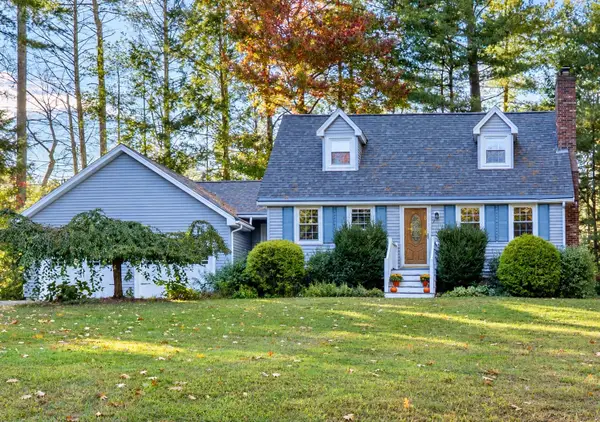 11 Chestnut Hill Road, Londonderry, NH 03053