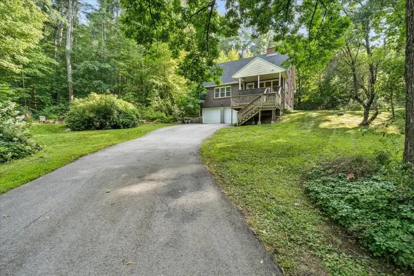 2 Carroll Circle, Derry, NH 03038