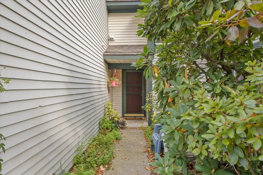 27 Lake Forest Drive, Burlington, VT 05401 - #2