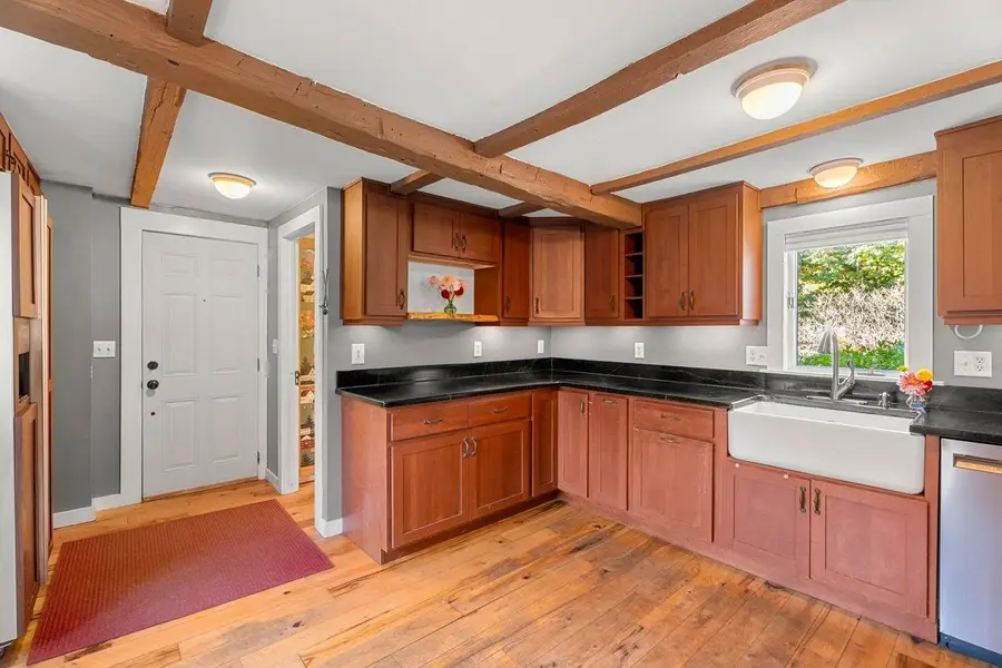 29 Middle Street, Amherst, NH 03031 - #3