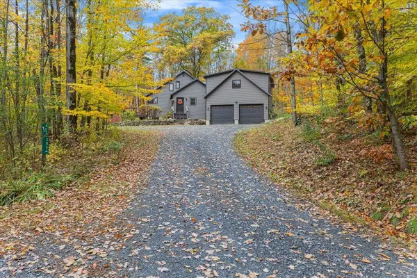 386 Collins Mountain Road, Richmond, VT 05477