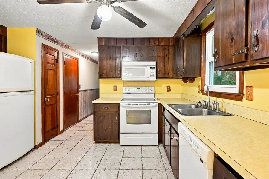 10 Lancaster Drive, Londonderry, NH 03053 - #3