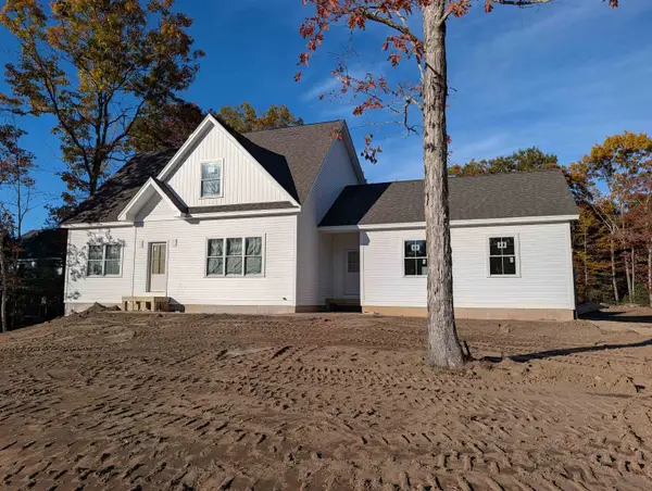 9 Chestnut Way, Lee, NH 03861