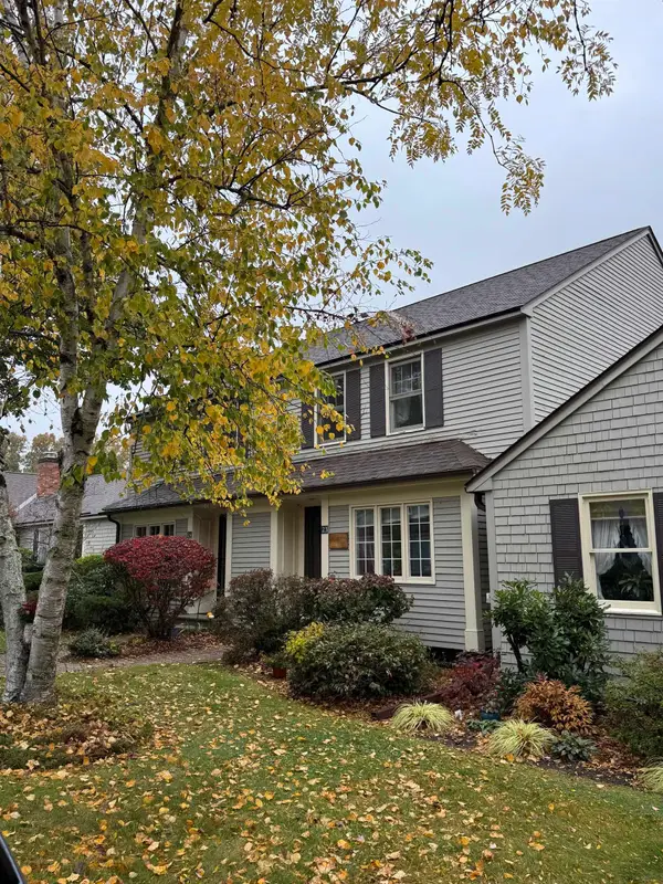 23 Colonial Square Road, Peterborough, NH 03458