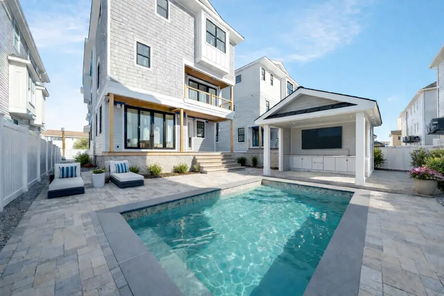 426 E 21st Avenue, North Wildwood, NJ 08260 - Image #2