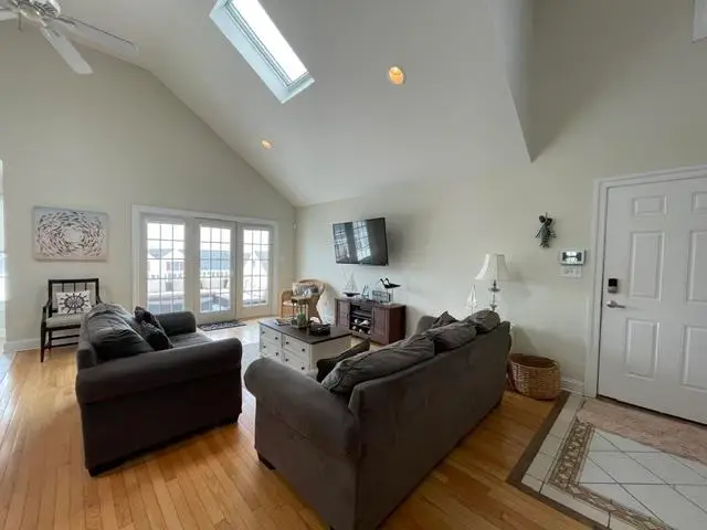 227 E Rochester Avenue, Diamond Beach, NJ 08260 - #3