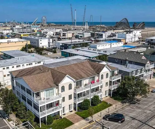 303 E Montgomery Avenue, Wildwood, NJ 08260-4655