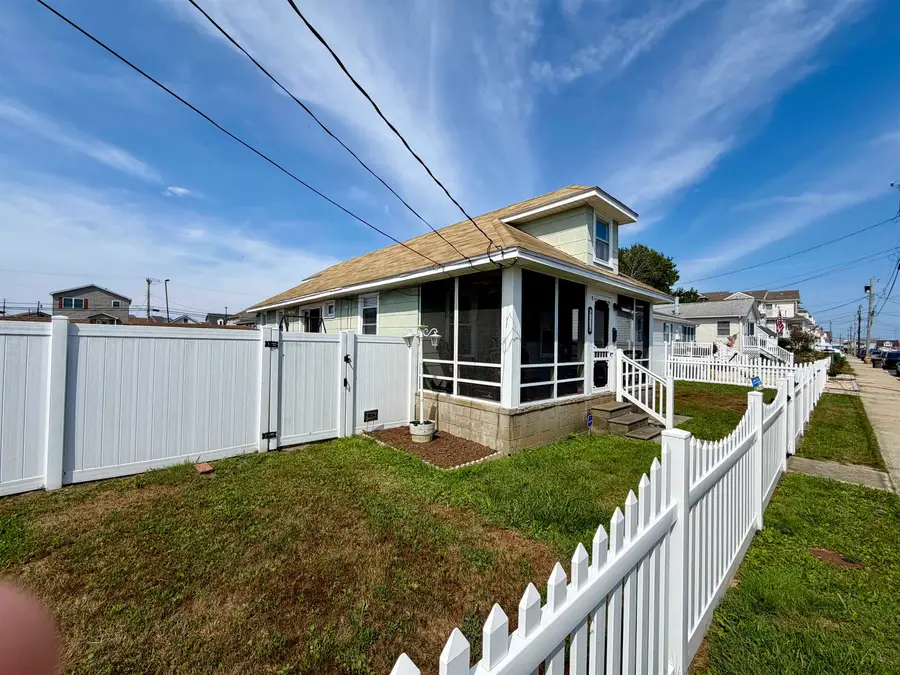 526 W Magnolia Avenue, West Wildwood, NJ 08260 - #3