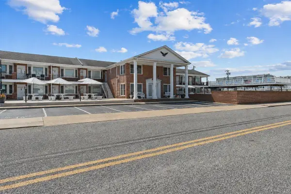 402 E Saint Paul Avenue, Wildwood Crest, NJ 08260