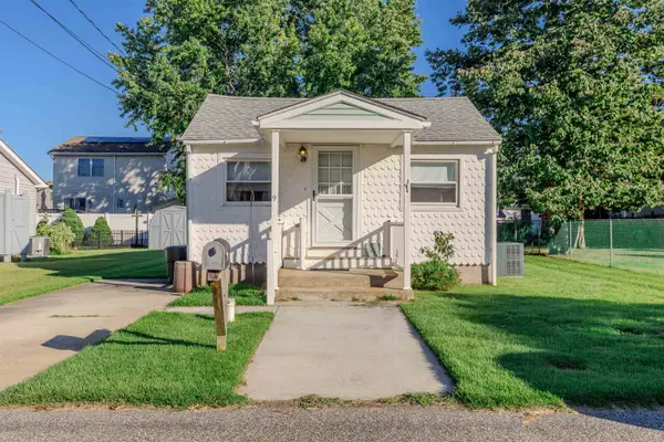 9 Maplewood Avenue, Villas, NJ 08251